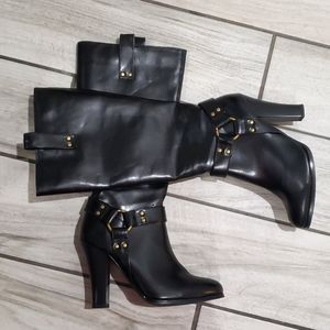 Newport News  boots.